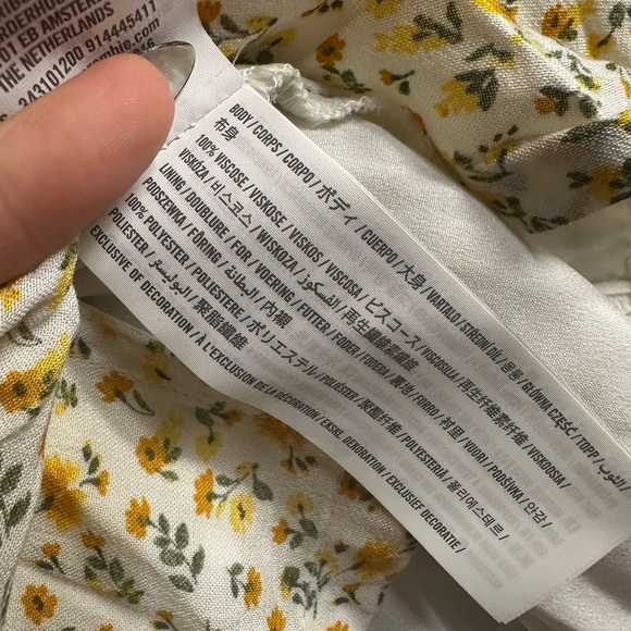 Hollister Floral A-Line Skirt in White and Yellow - Picture 5 of 8